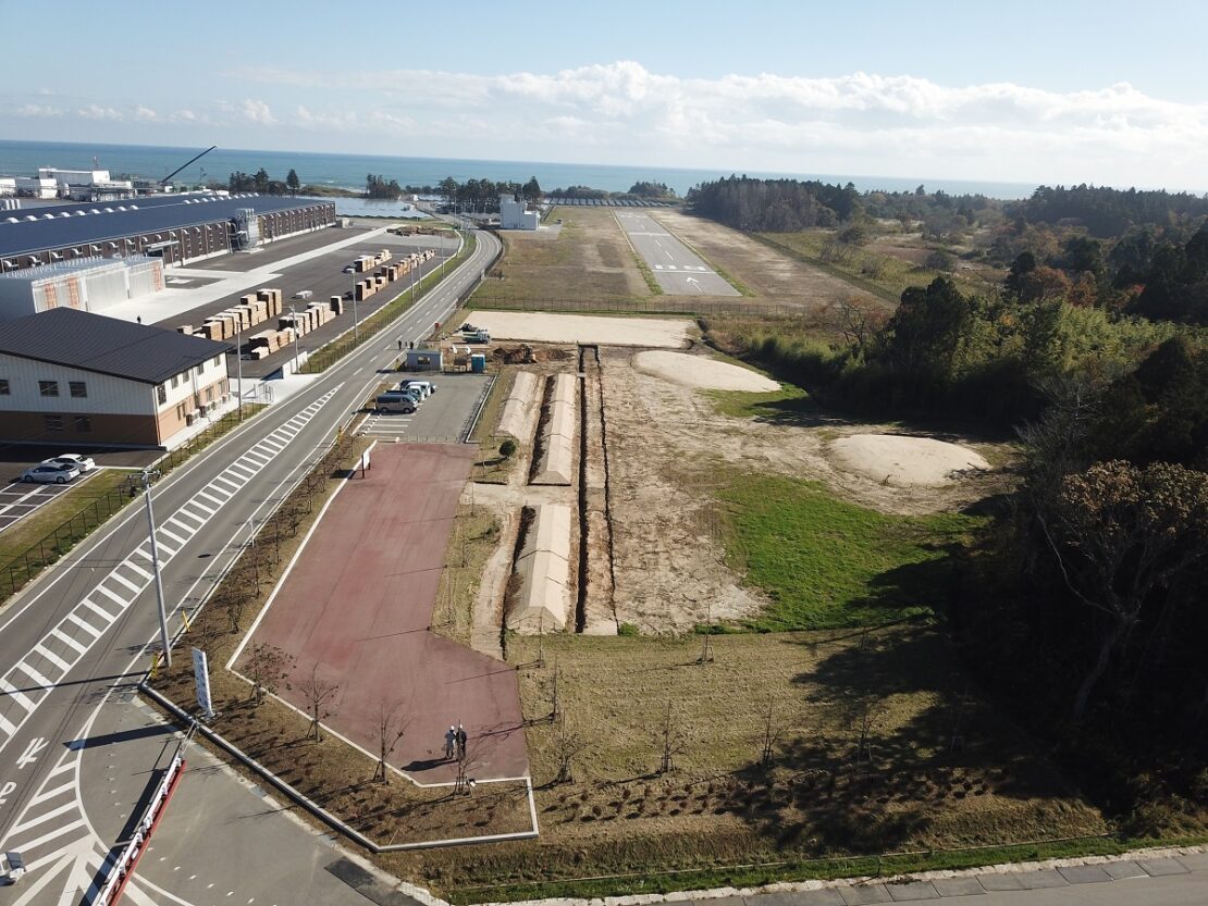 棚塩産業団地緑地公園を上空から撮影した写真1