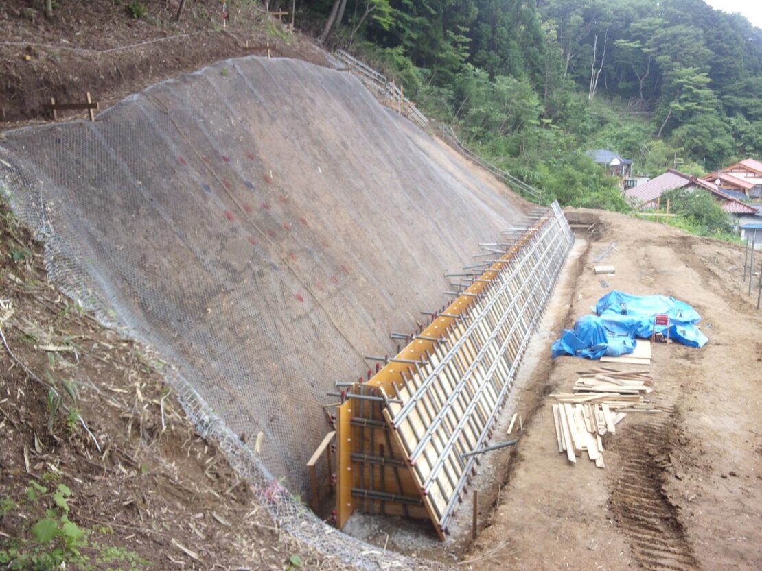 ラス金網張工の作業