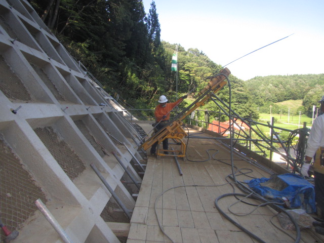 鉄筋挿入工の作業