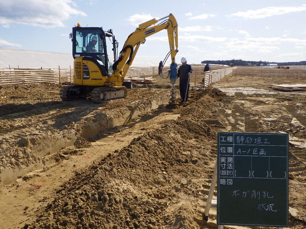 静砂垣設置の様子1