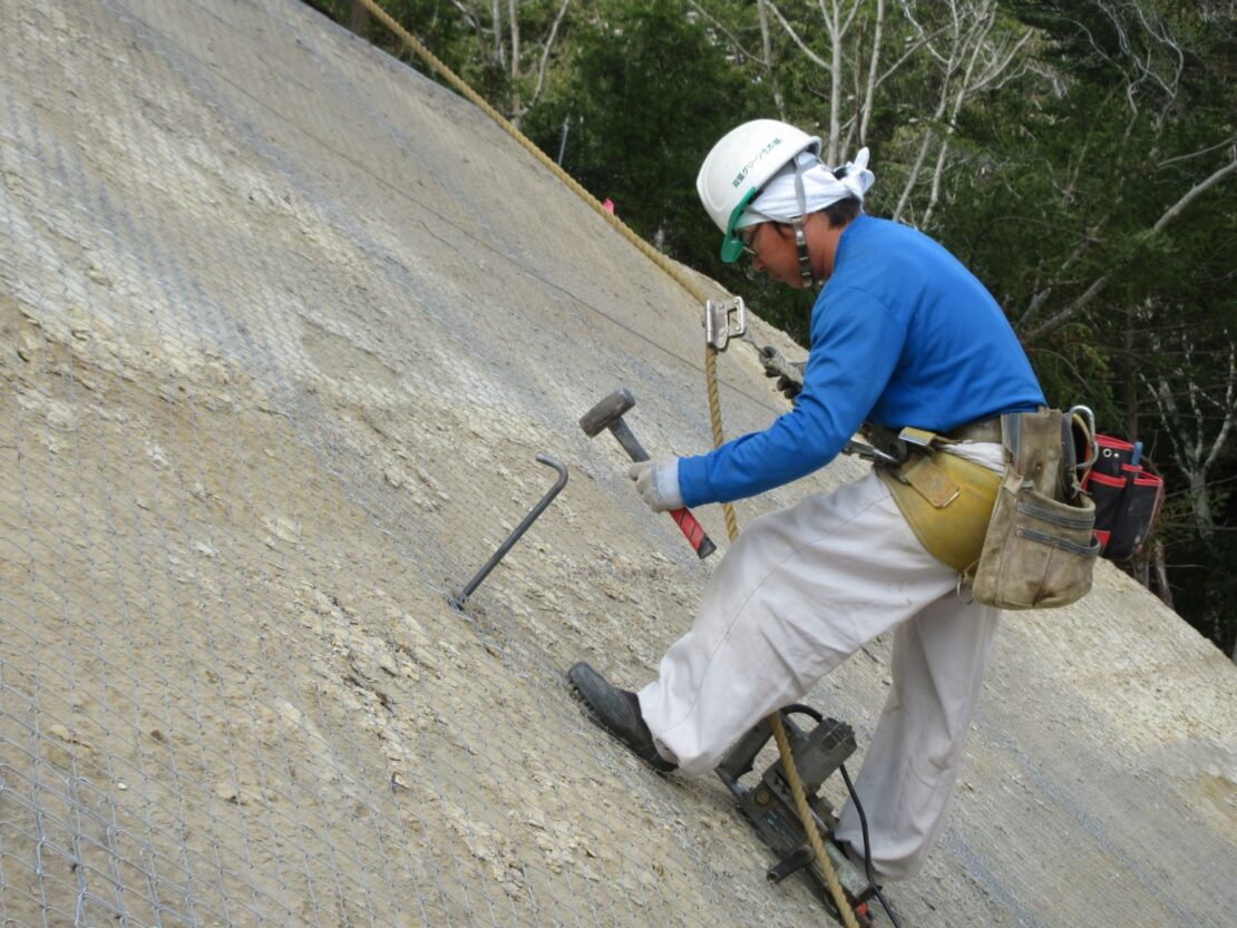 ラス金網張りの作業
